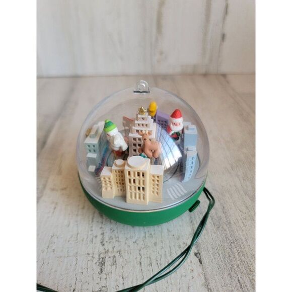 Hallmark 1992 Christmas parade magic ornament Xmas - Picture 3 of 8